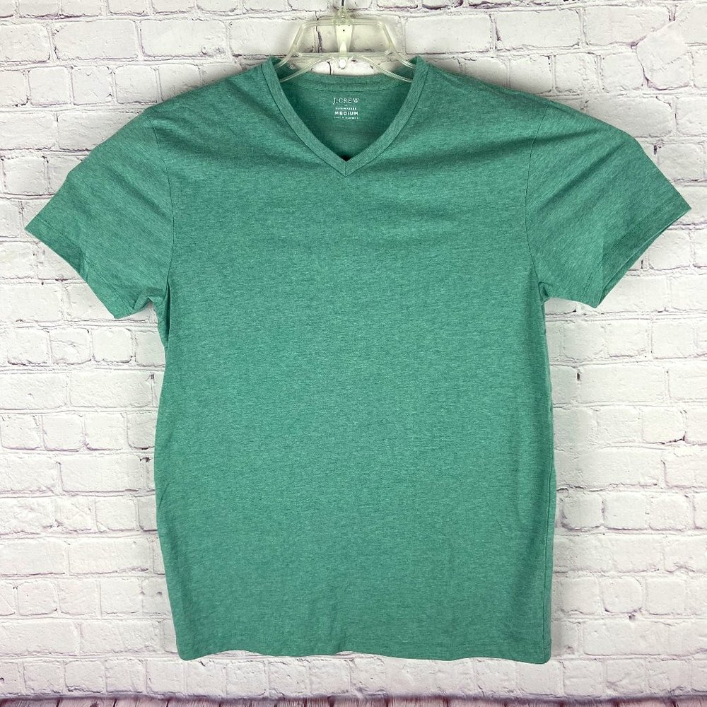 J. Crew Men's Solid Green Short Sleeve and V-neck Slim Wached Tee. Size: Medium